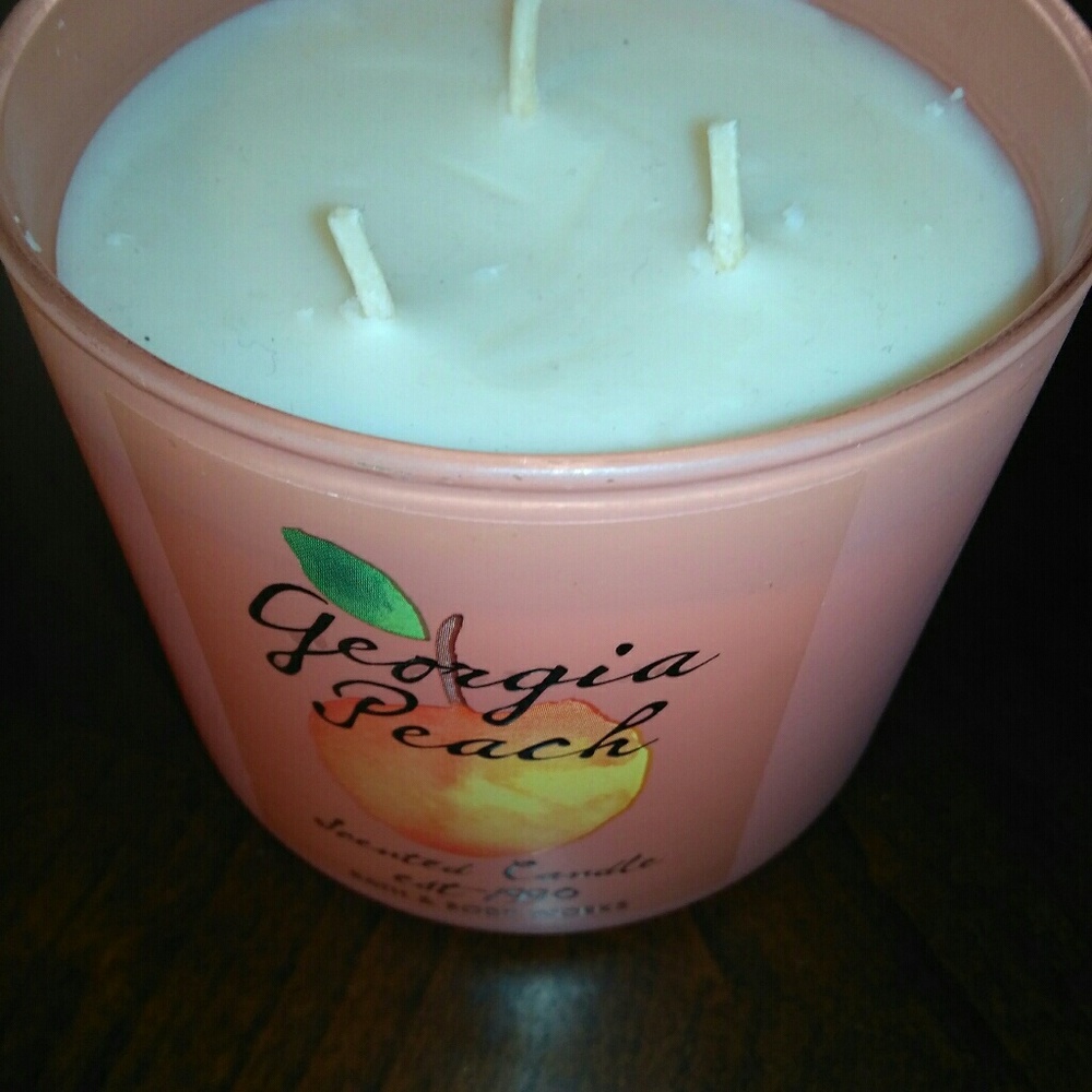 PEACH CANDLE mmmmm smell so good